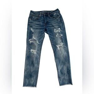 American Eagle tomgirl distressed jeans Size 6
